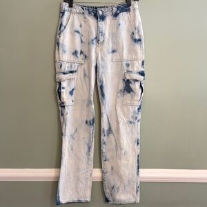 Simple Society Size 7/28 Tie-Dye Light Wash Denim Cargo Jeans